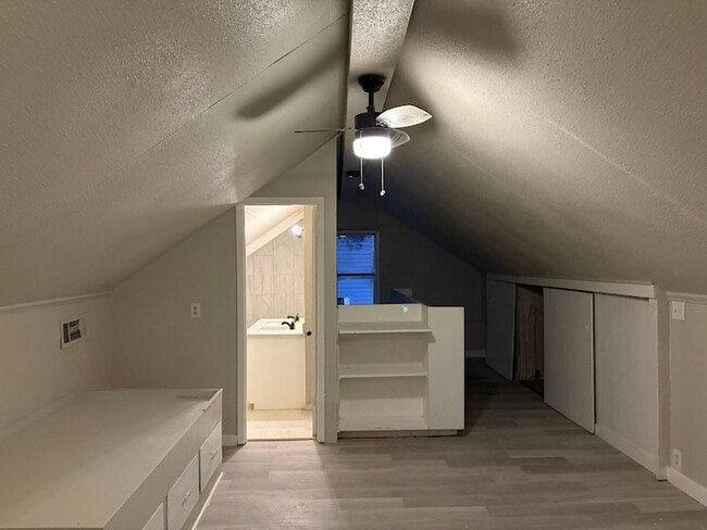 Building Photo - 3150 Roberts Ave