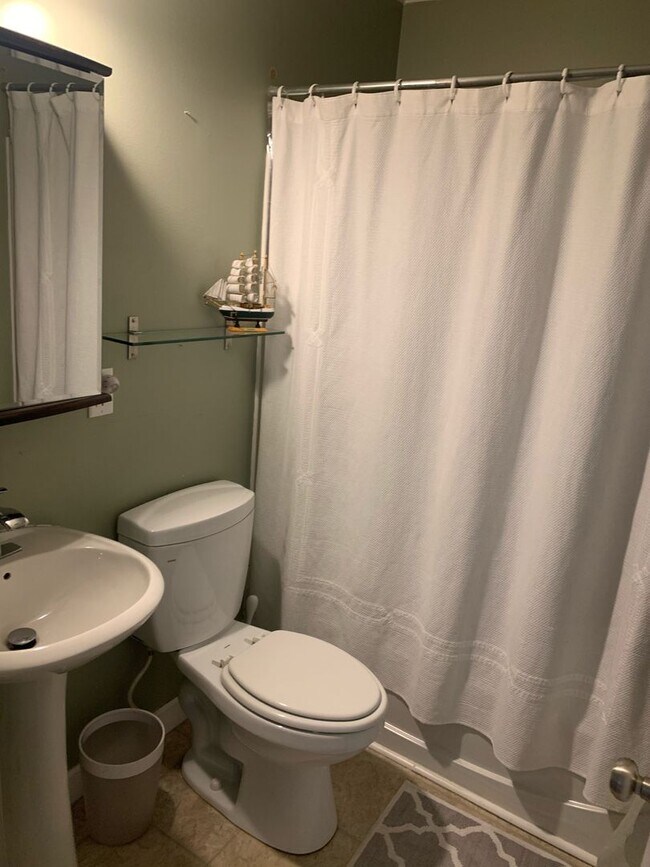 Building Photo - Single Family Home in Bryn Mawr - 3 bed 2 bath!