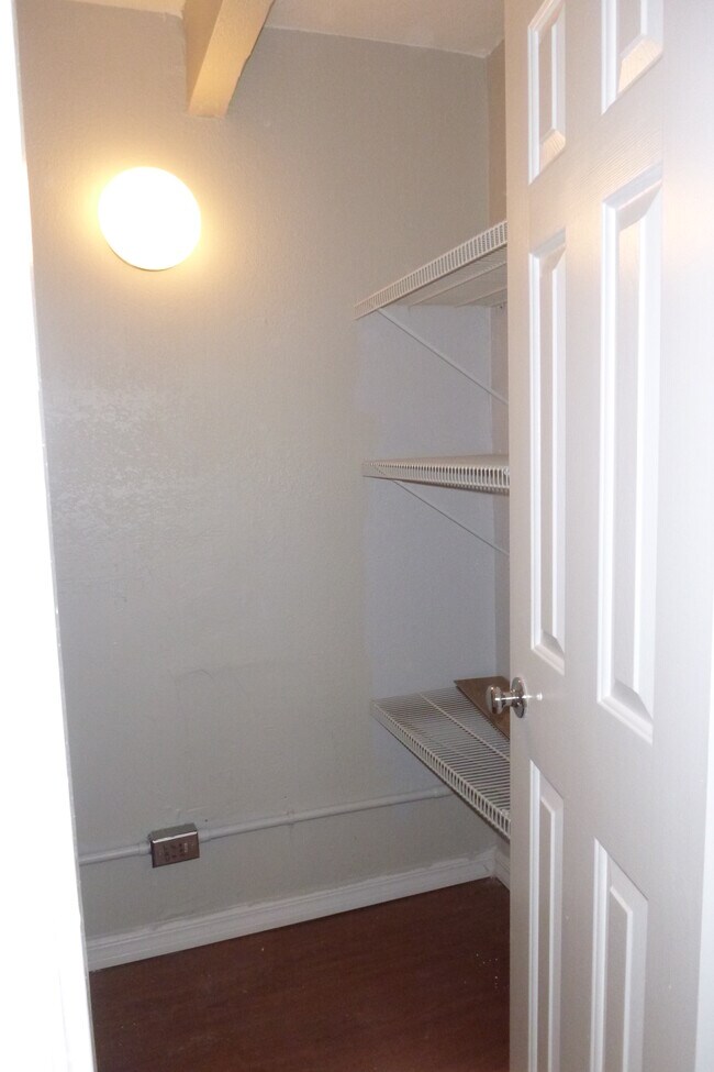 Building Photo - 1529 Catherine St