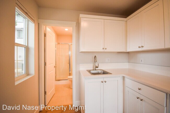 Building Photo - 4 br, 3.5 bath House - 17022 SW Lemongrass...