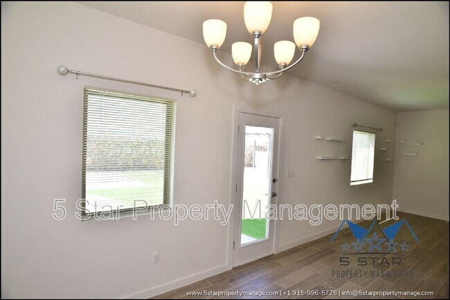 Building Photo - 3545 Essence St