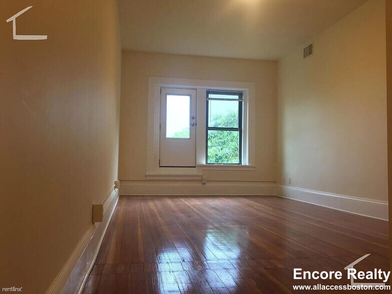 Building Photo - 1463 Beacon St
