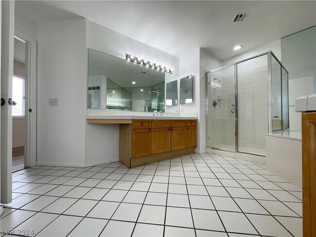 Building Photo - 7732 Crenshaw Way