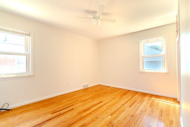 Building Photo - 23000 Alger St