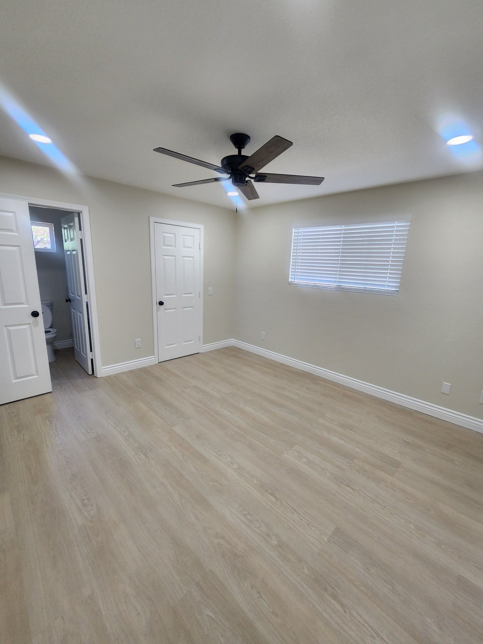 Building Photo - 14104 Hillcrest Dr