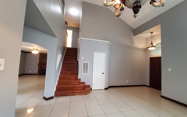 Building Photo - 18123 Flower Grove Ct