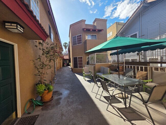 Building Photo - RENOVATED 2BD/1.5 BATH WITH PARKING, LAUNDRY, AND FULL H-VAC