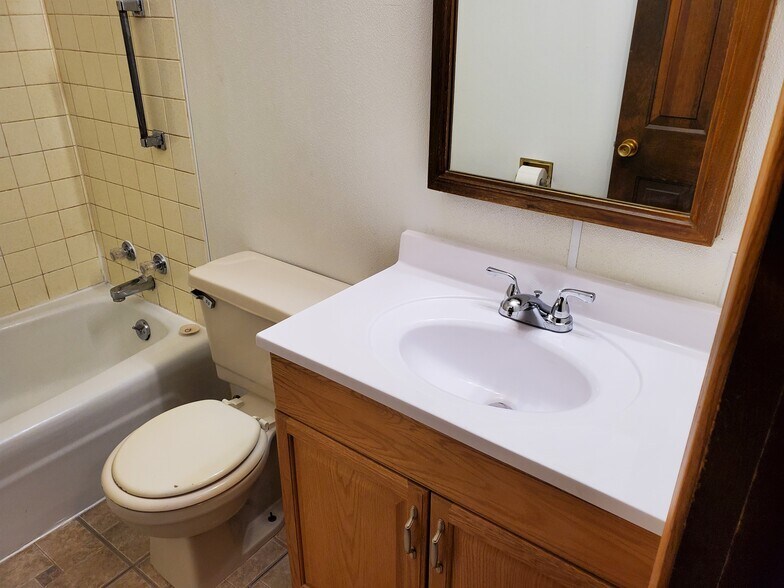 Building Photo - 226 N Nicollet St