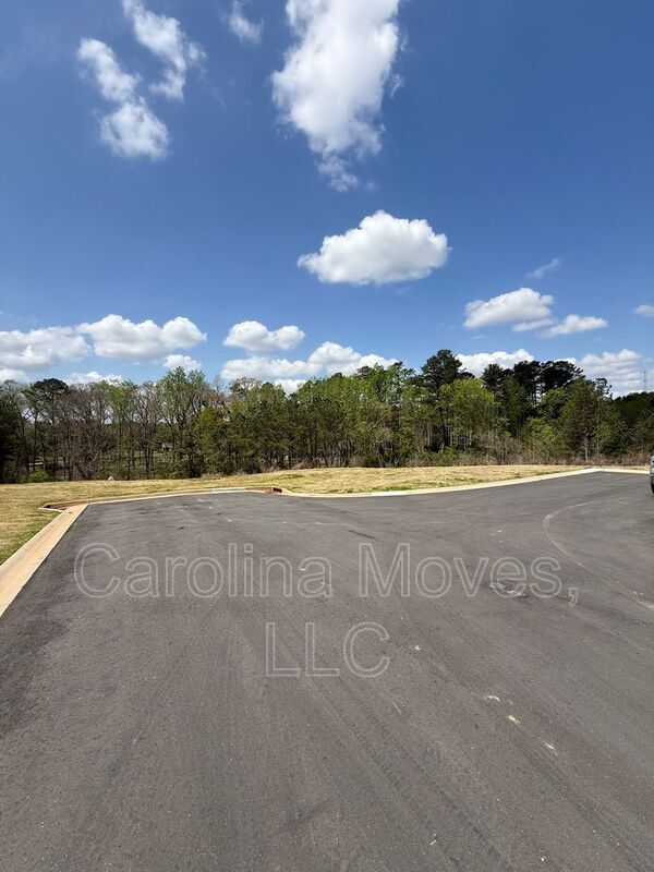 Building Photo - 717 Isleworth Ln