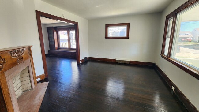 Building Photo - 10401 Homeworth Ave