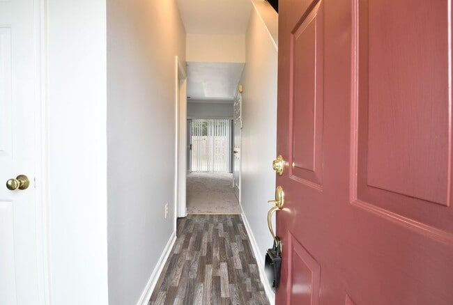 Building Photo - BEAUTIFUL TOWNHOME FOR RENT