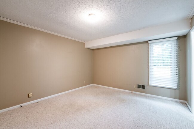 Building Photo - Awesome ranch home in Farmgate Subdivision