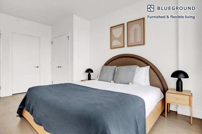 Building Photo - 27-19 44th Dr