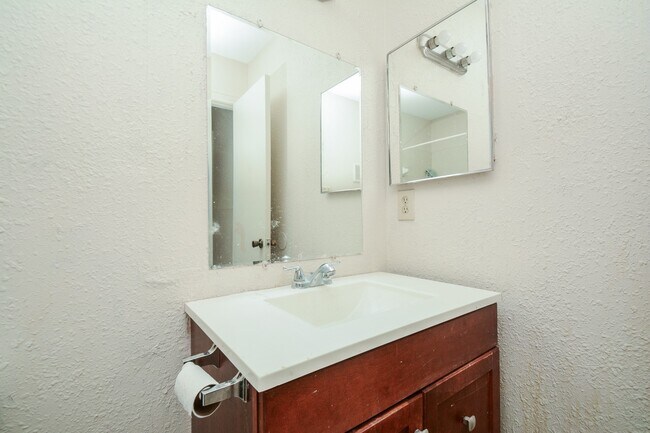 Building Photo - 9700 Leawood Blvd