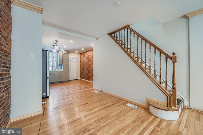 Building Photo - 511 S Ellwood Ave