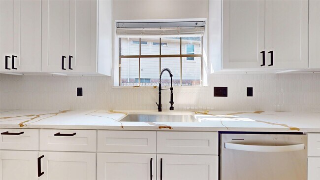 Building Photo - 22010 Rockchester Dr