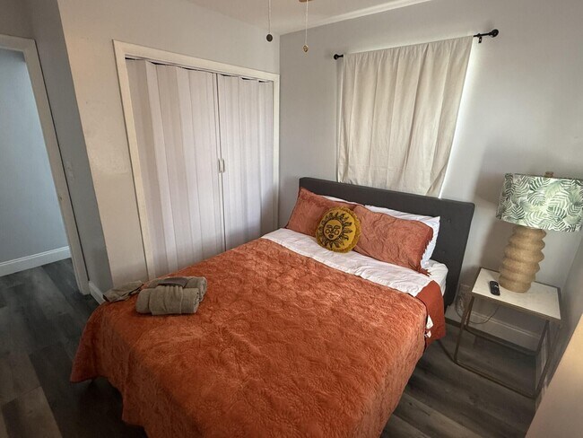 Building Photo - 131 E 27th St