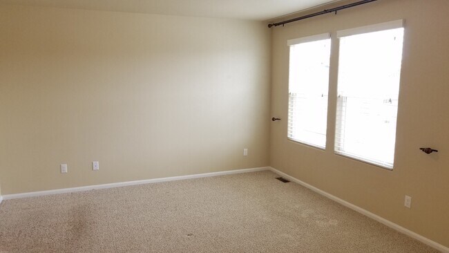 Building Photo - Beautiful 4/3/2 Fountain Valley Home Close...