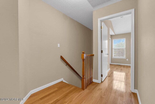 Building Photo - 87 Richmond Ct S