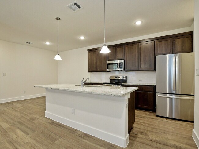 Building Photo - "Elegant 3-Bedroom Condo in Georgetown wit...