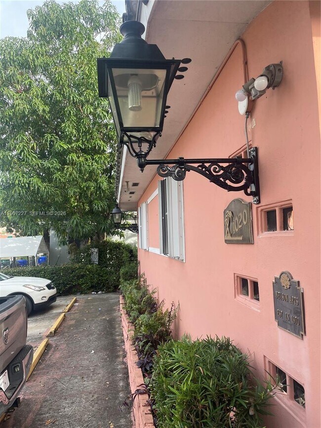 Building Photo - 1020 SW 5th St