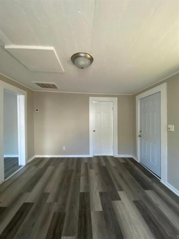 Building Photo - 108-108 De Groat St