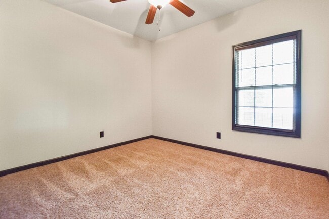Building Photo - Pet Friendly Four Bedroom!