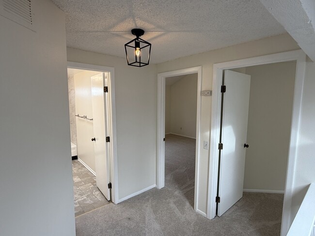 Building Photo - 2811 W Long Dr