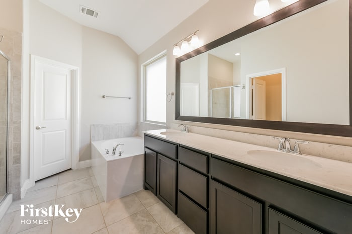 Building Photo - 4041 Honeyapple Way