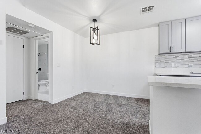 Building Photo - 5121 S Lindell Rd