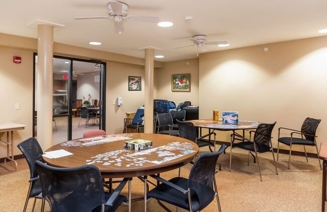 Building Photo - 2003 Cedar St