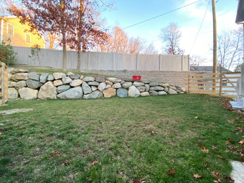 Building Photo - 8 Russell Rd