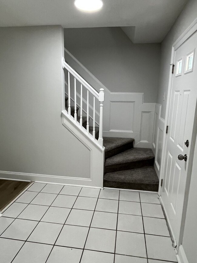 Building Photo - Updated 4 Bed Home in North Charlotte