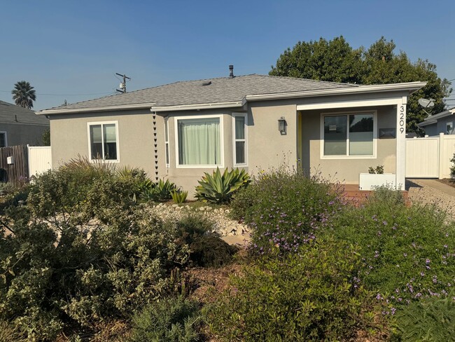 Primary Photo - Stunning updated 3 Bedroom, 2 Bathroom Hom...