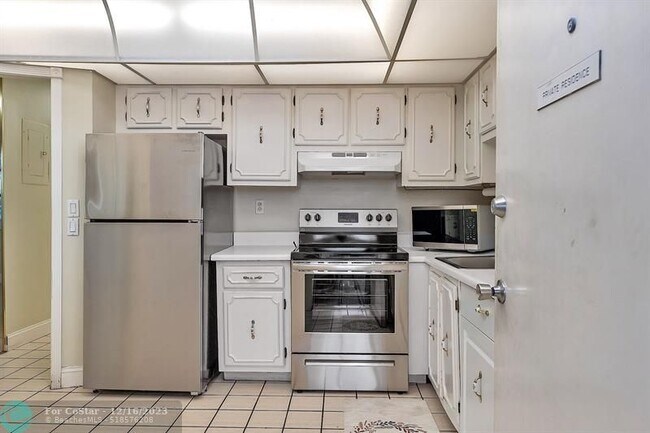 Building Photo - 4020 Galt Ocean Dr
