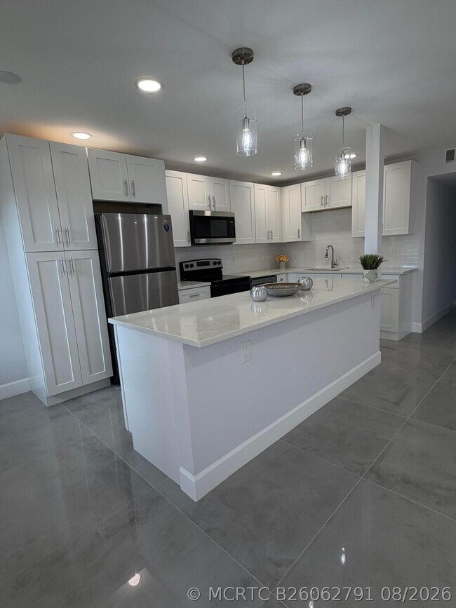 Building Photo - 353 Mansfield Dr