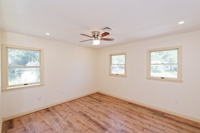 Building Photo - 48 Westbrook Rd