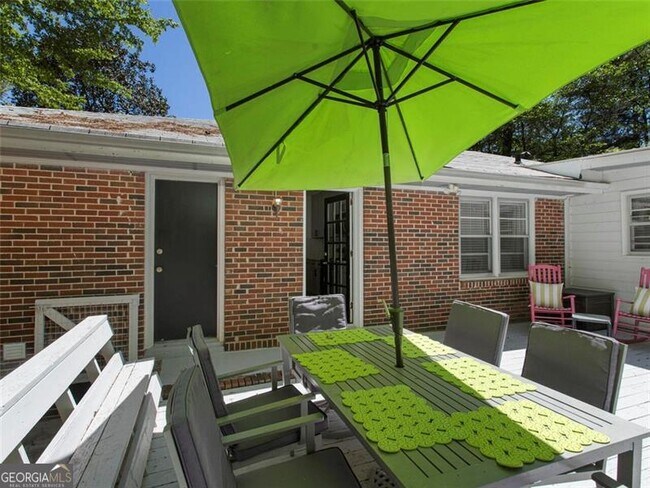 Building Photo - 1572 Berkeley Ln NE