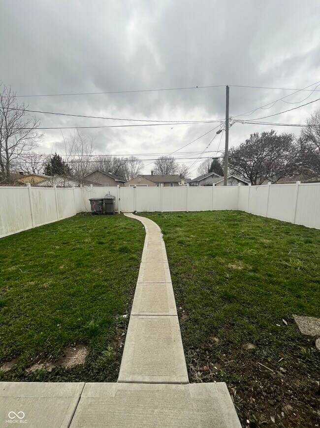 Building Photo - 742 N Denny St