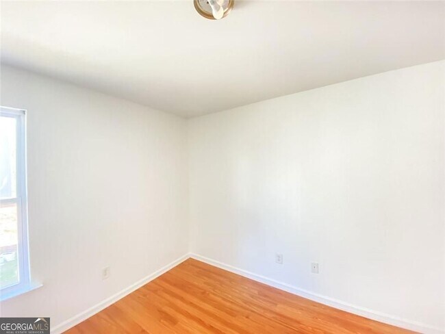 Building Photo - 1068 South Gordon Rd SW