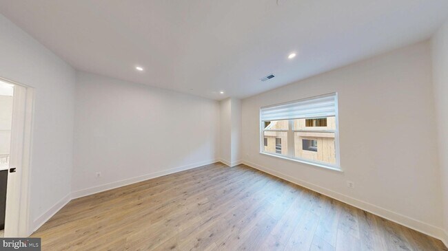 Building Photo - 5617 Vermillion Cir