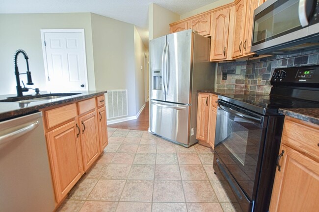 Building Photo - Pet Friendly Three Bedroom with Bonus!