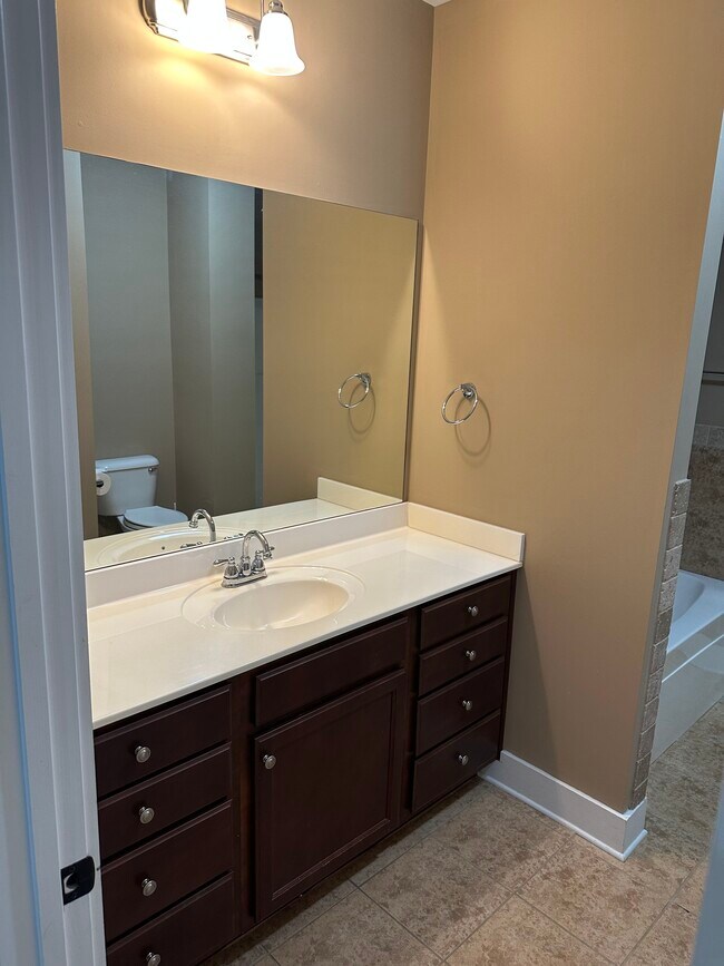 Building Photo - 141 Singapore Cir