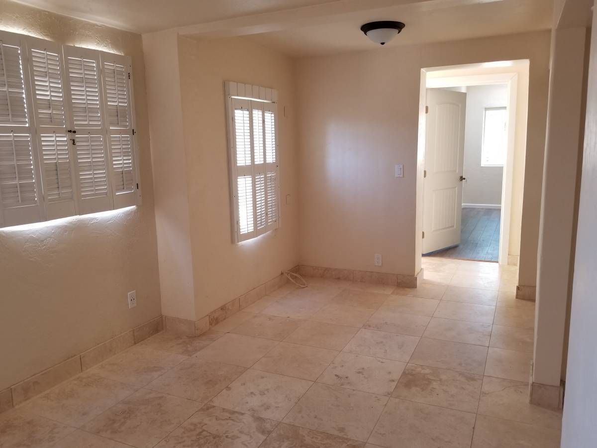 Building Photo - 1827 E 9th St