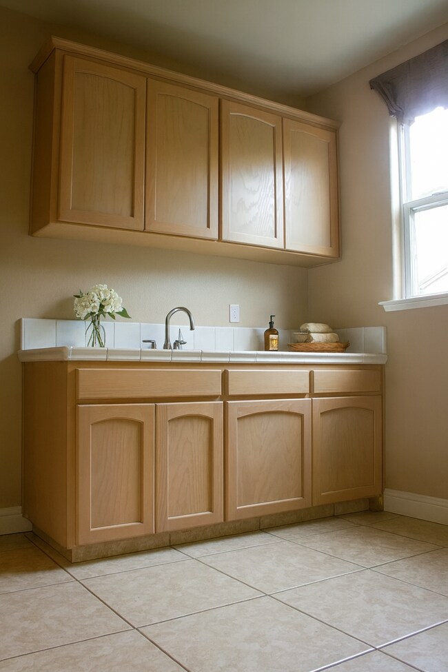 Building Photo - 2537 Deauville Cir