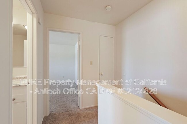 Building Photo - 908 Minaker Dr