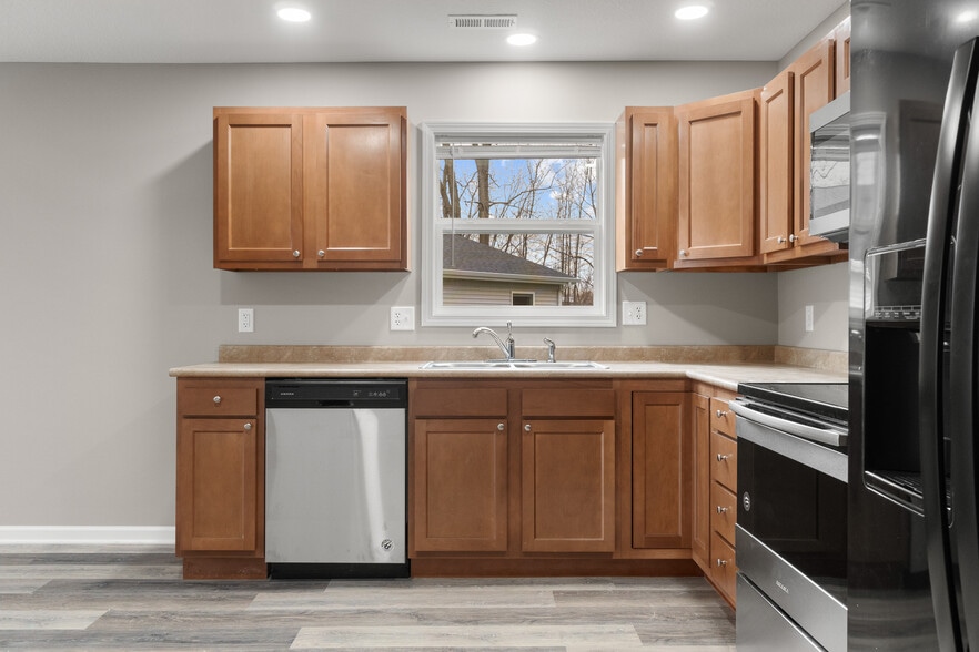 Building Photo - 4813 Tyrone Rd