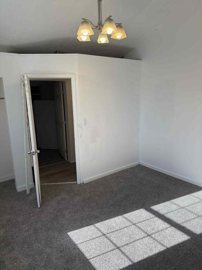 Building Photo - Charming Fully Renovated 2 Bedroom Home with Tall Ceilings & Covered Patio