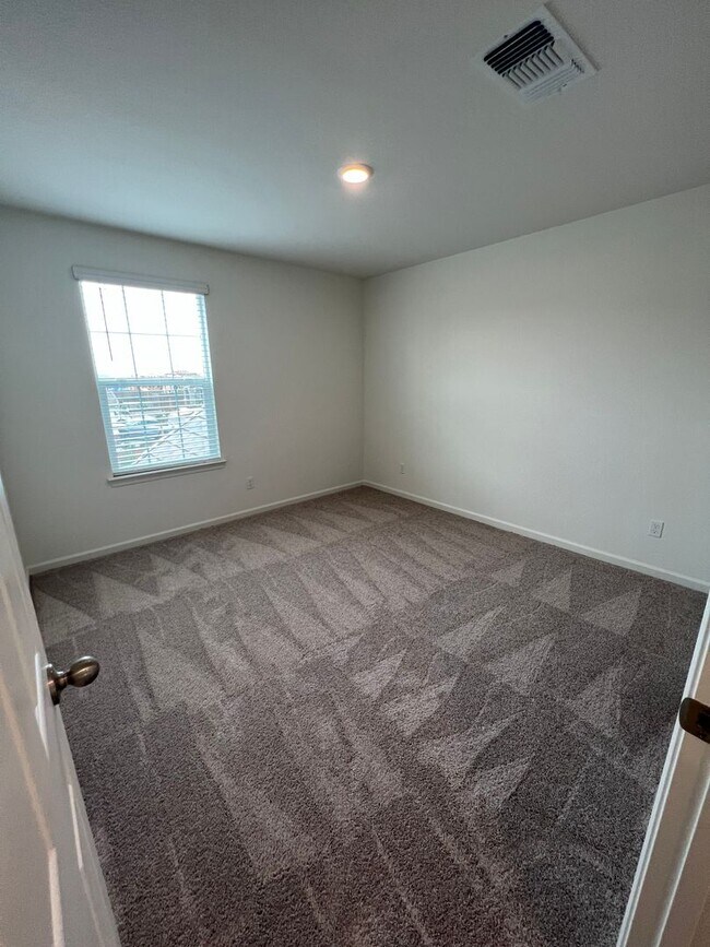 Building Photo - Beautiful 3 Bedroom Enclave at Folsom Ranch Home!