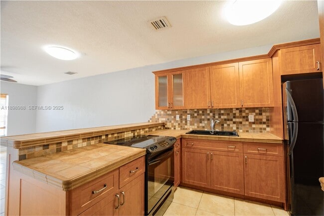 Building Photo - 120 Royal Palm Rd